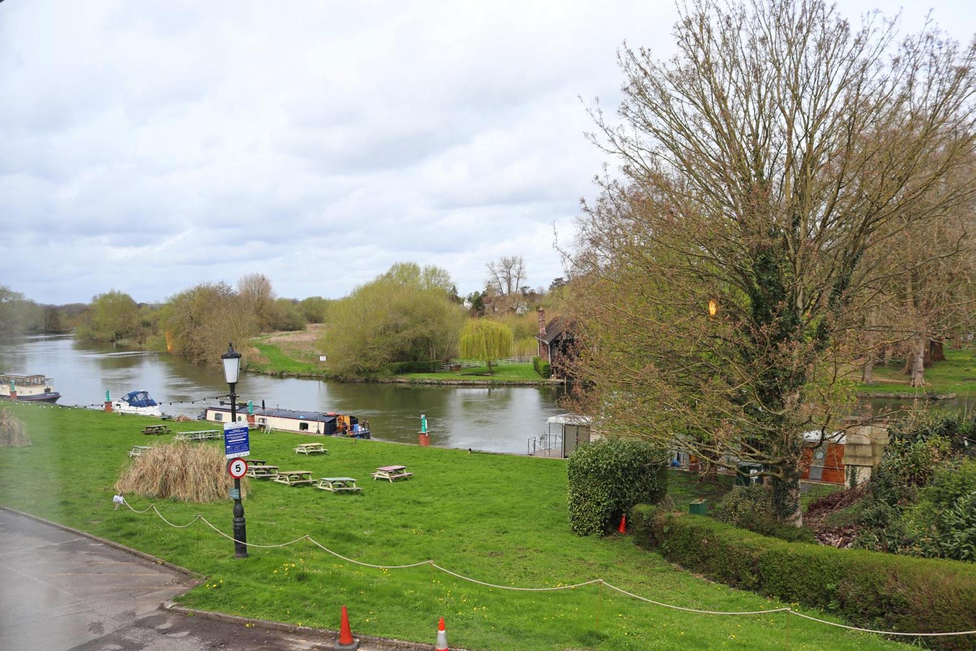Shillingford Bridge Hotel Wallingford Exterior foto